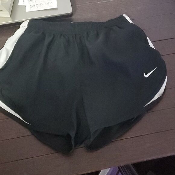 Nike Women's Black and Red Shorts Trio - Picture 5 of 8
